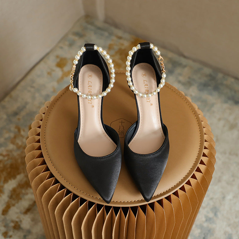 Scarpe con tacco a spillo a punta e scollate