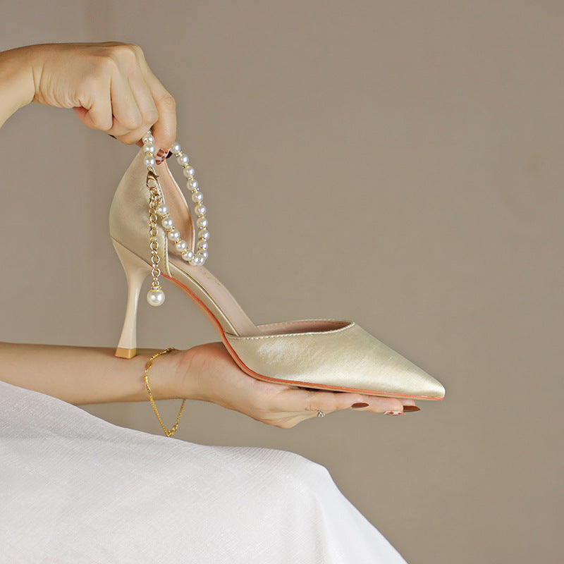 Scarpe con tacco a spillo a punta e scollate