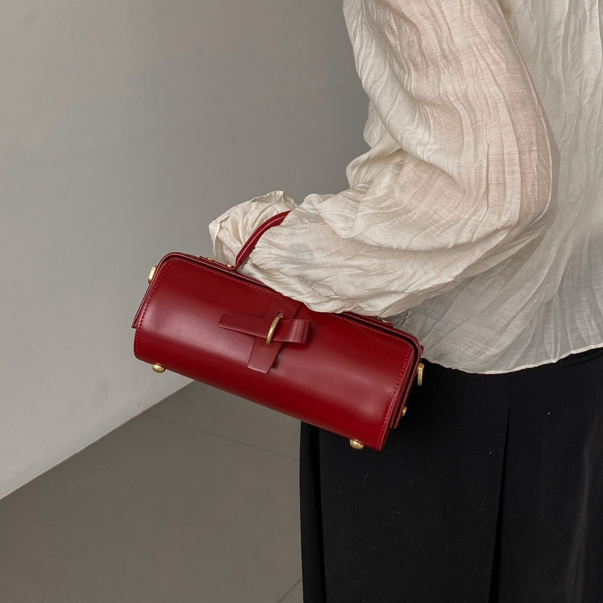 First Layer Cowhide Underarm Single Shoulder Cylinder Messenger Bag