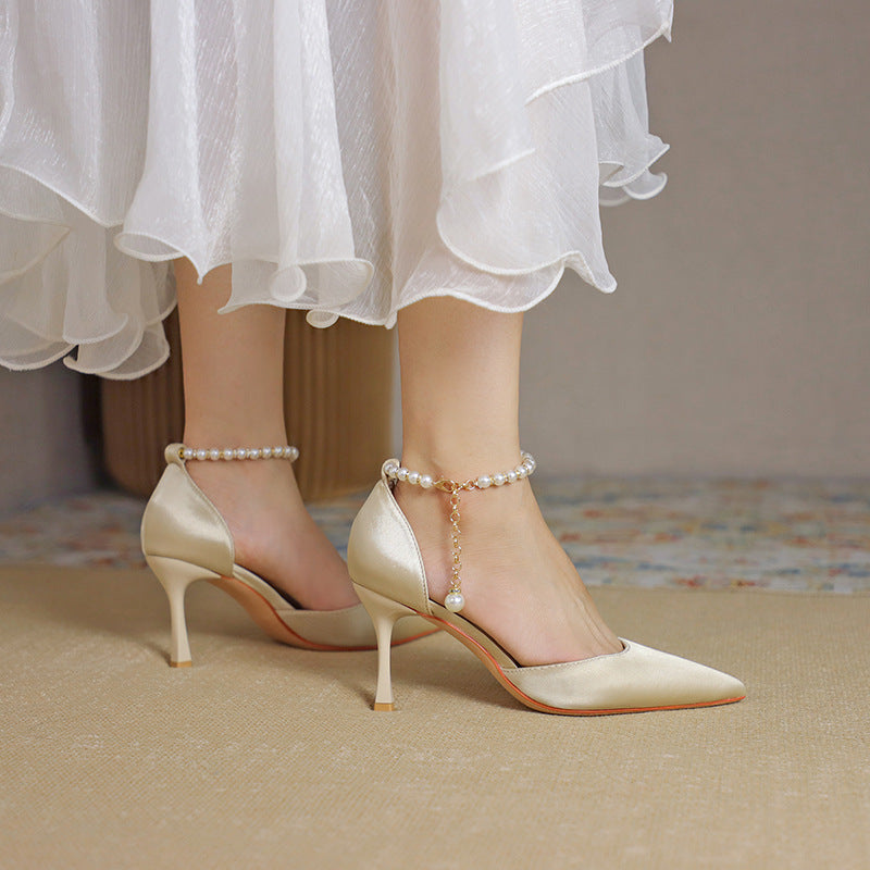 Scarpe con tacco a spillo a punta e scollate