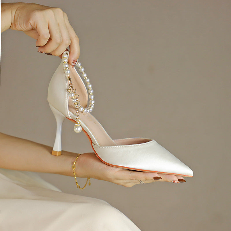 Scarpe con tacco a spillo a punta e scollate