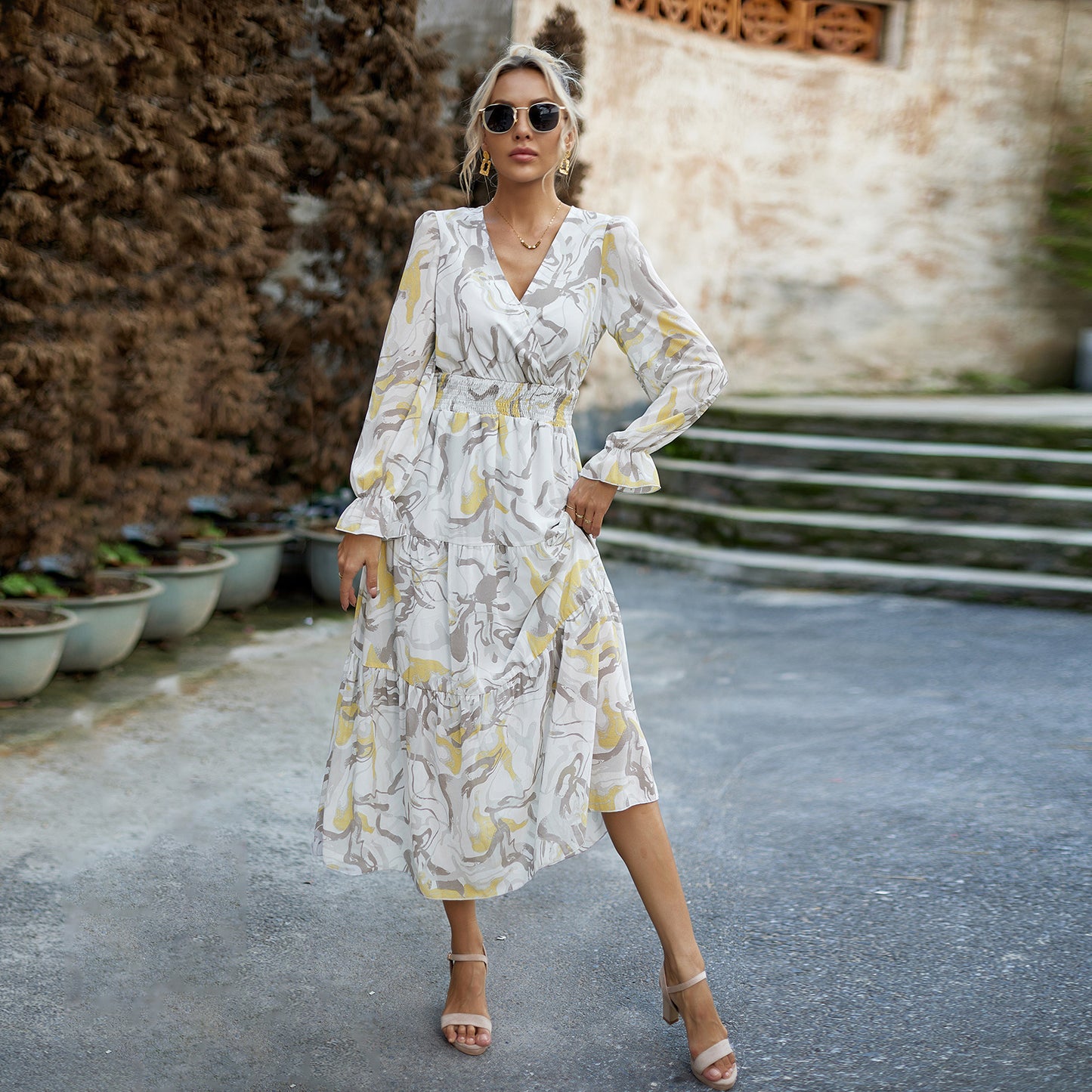Abito casual con scollo a V da donna alla moda