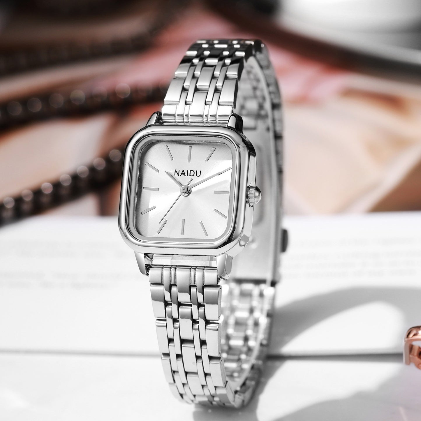Orologio al quarzo semplice coordinato alla moda da donna