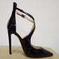 Damenschuhe mit gekreuzten Riemen und Stilettoabsatz