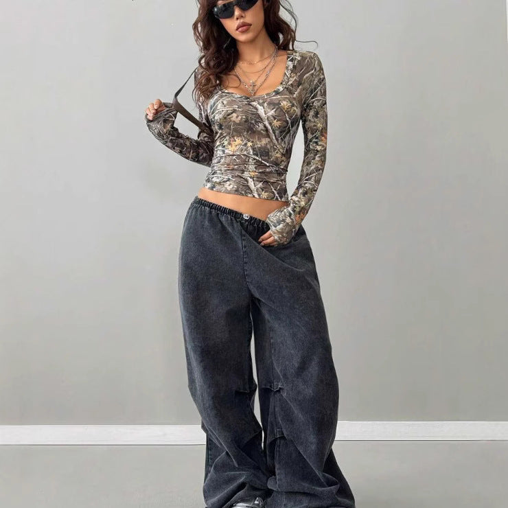 Maglietta a maniche lunghe mimetica con design Hot Girl da donna