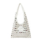 Borsa a tracolla con rivetti a pois da donna