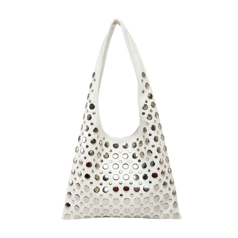 Borsa a tracolla con rivetti a pois da donna