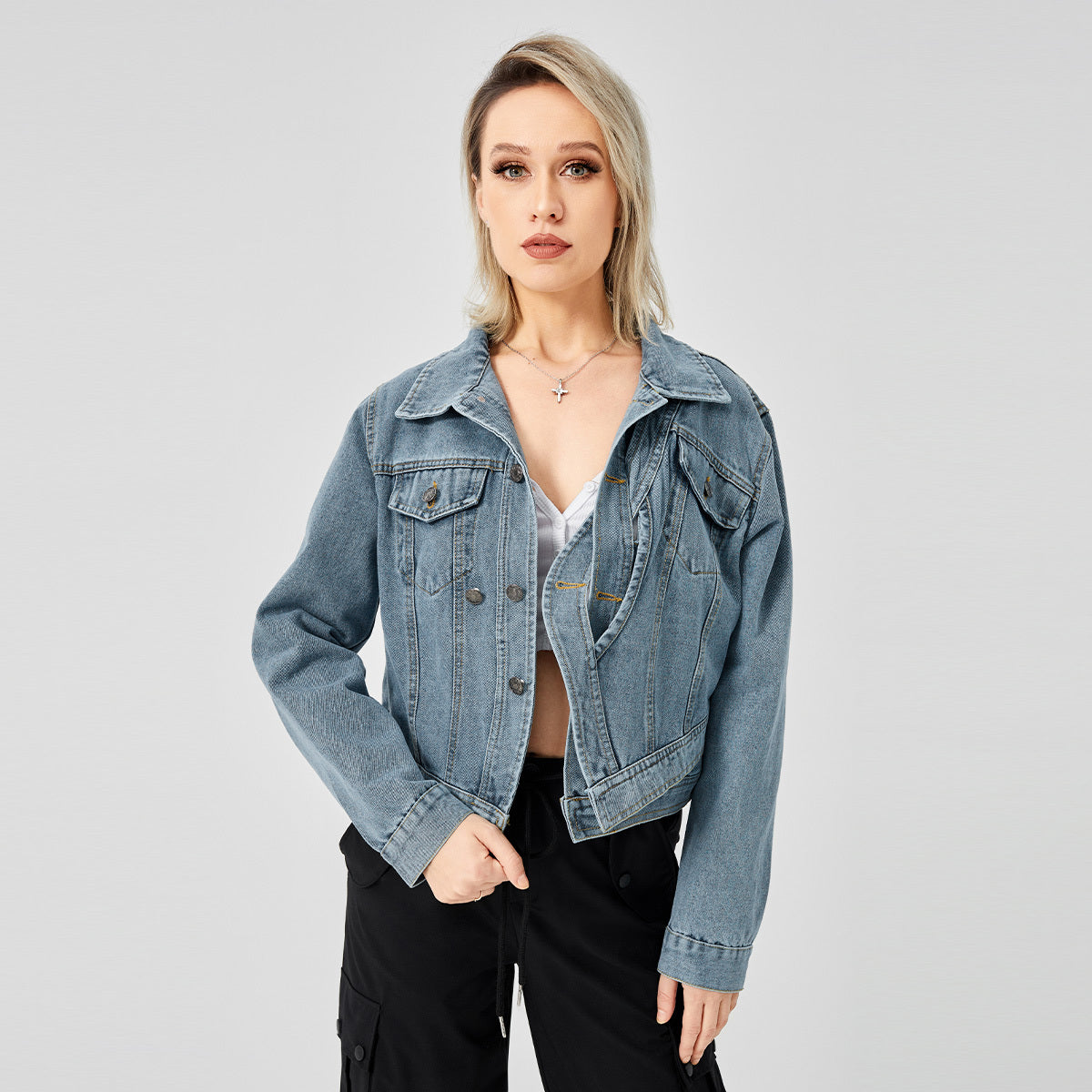 Giacca da donna in denim a maniche lunghe con design alla moda