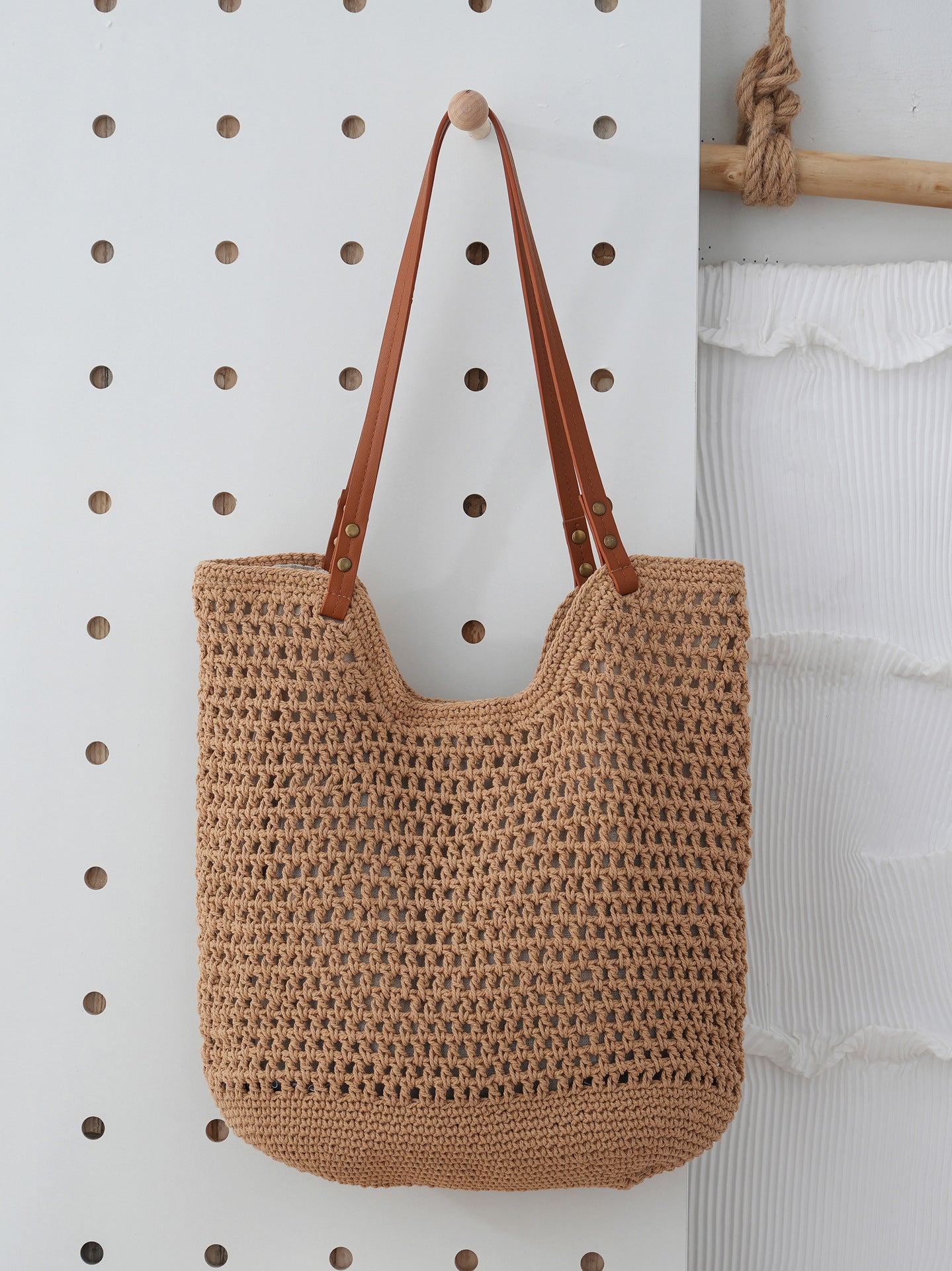 Borsa a mano in paglia leggera intrecciata a maglia cava casual da spiaggia