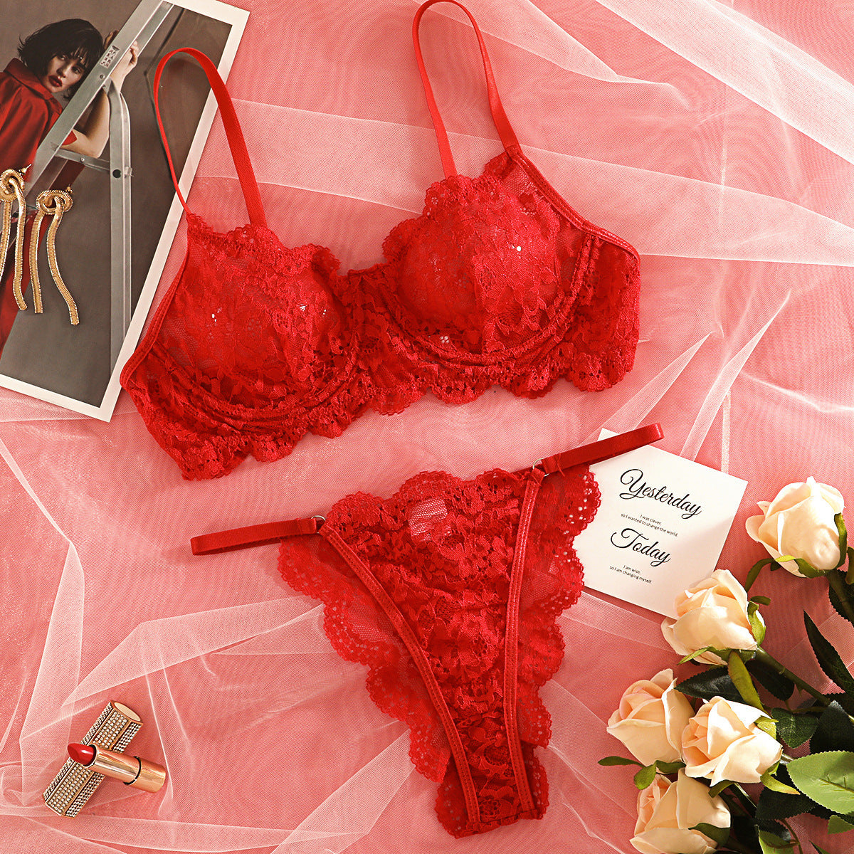 Completo intimo trasparente in pizzo con cinturino da donna
