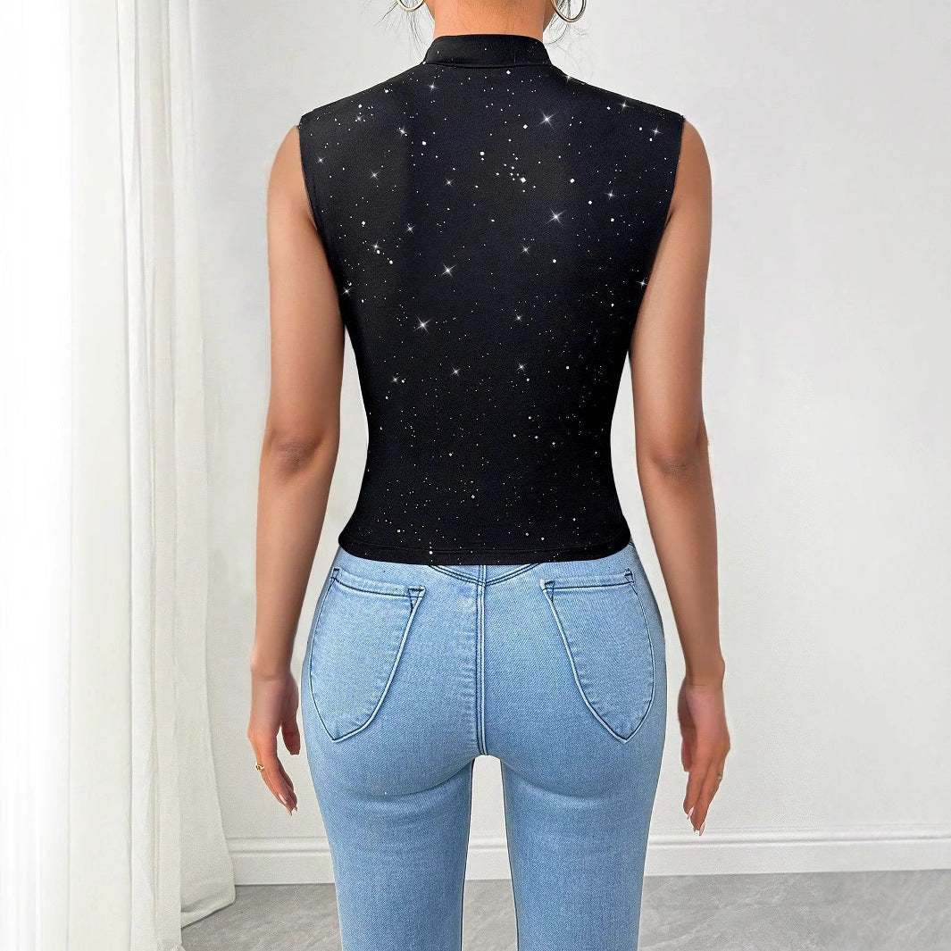 Top senza maniche con paillettes lucide e scollo a V