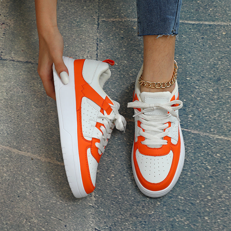 Coppia di scarpe da ginnastica con plateau morbide e comode