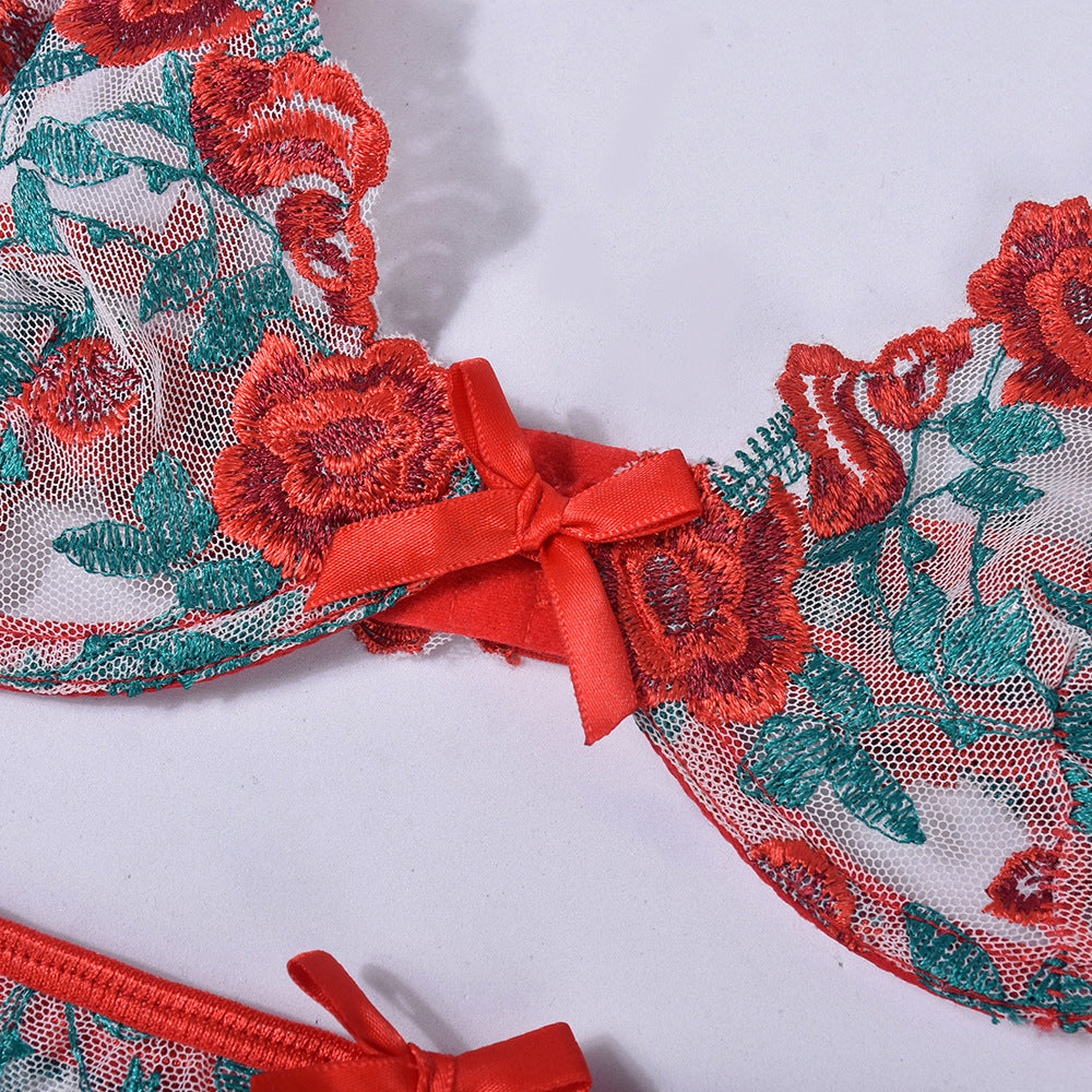 Completo da donna in tre pezzi con ricamo a forma di rosa
