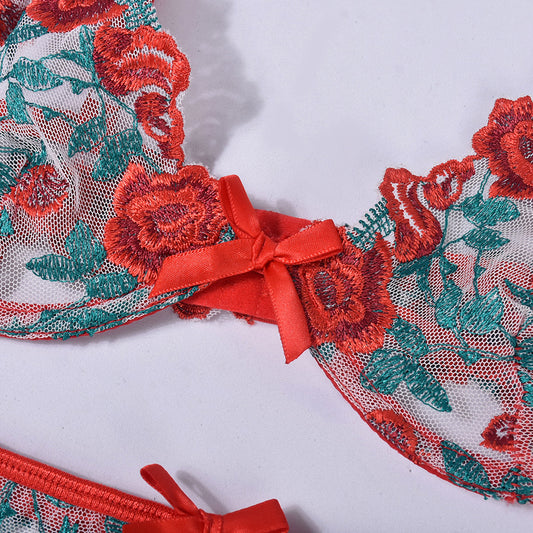 Completo da donna in tre pezzi con ricamo a forma di rosa