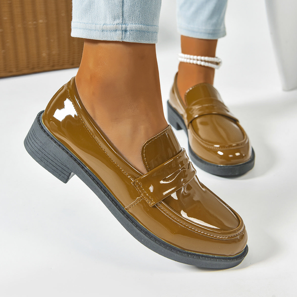 Retro Square Toe Plateau Höhe erhöhende Lederschuhe Damen Uniform Schuhe
