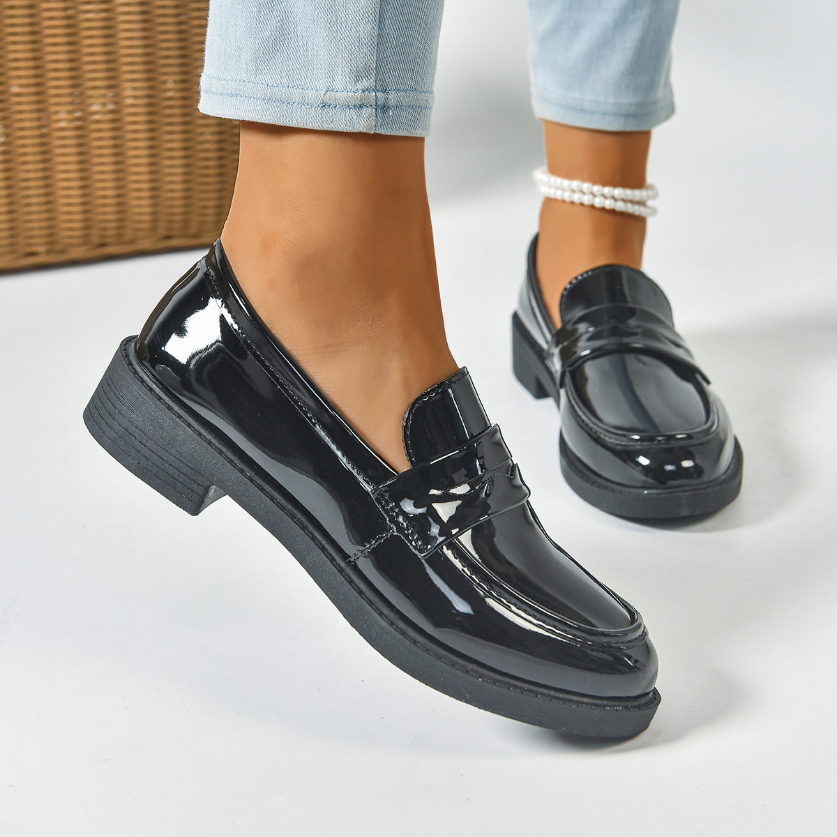 Retro Square Toe Plateau Höhe erhöhende Lederschuhe Damen Uniform Schuhe