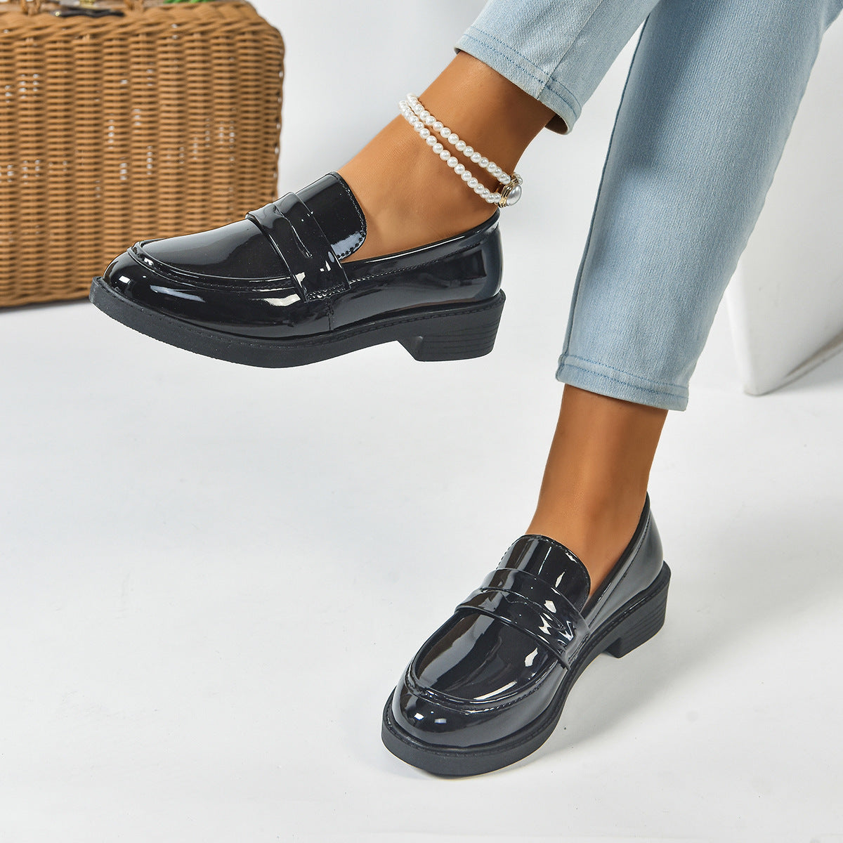 Retro Square Toe Plateau Höhe erhöhende Lederschuhe Damen Uniform Schuhe