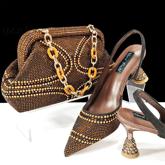 Scarpe e borse da donna a punta e scollate