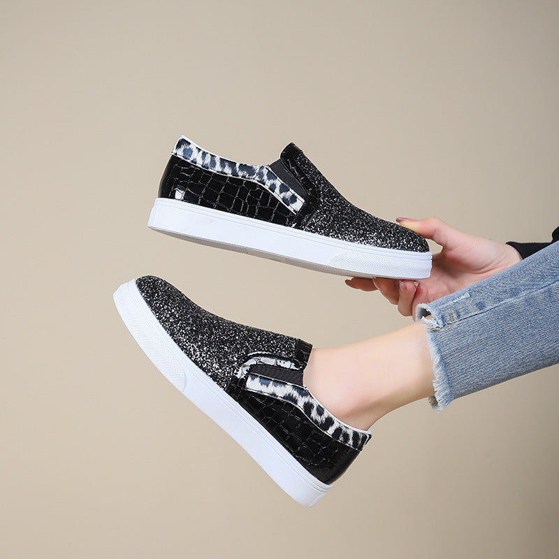 Scarpe da donna con punta tonda e paillettes, modello serpente e fondo piatto