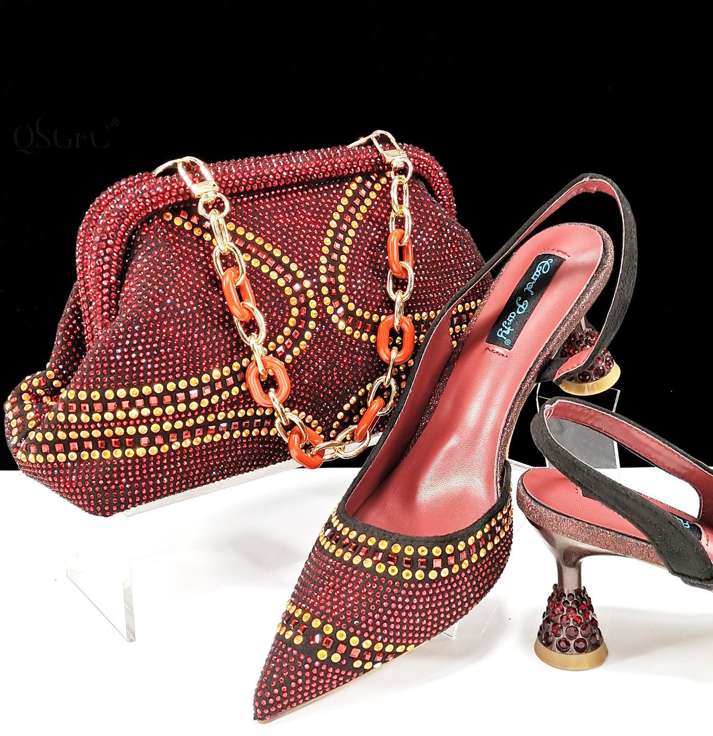 Scarpe e borse da donna a punta e scollate