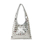 Borsa a tracolla con rivetti a pois da donna