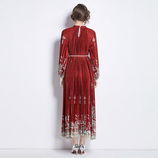 Abito da donna con cintura a nappe plissettate