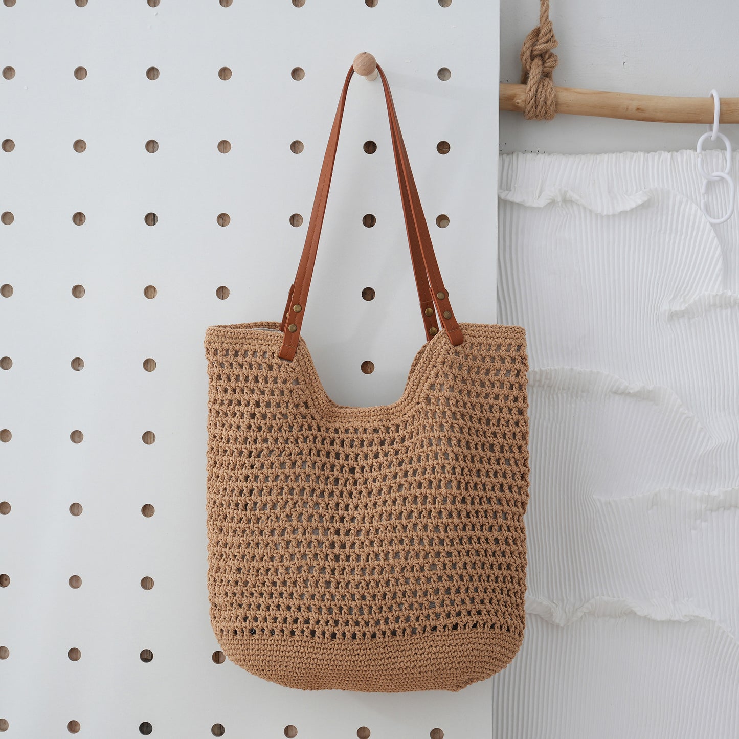 Borsa a mano in paglia leggera intrecciata a maglia cava casual da spiaggia