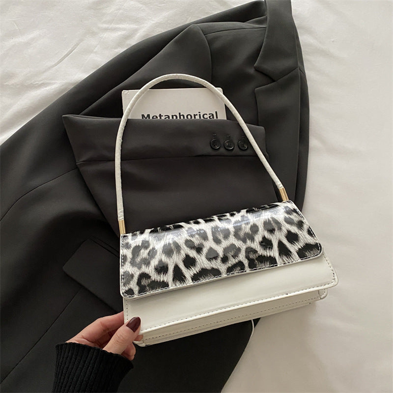 Borsa a tracolla con stampa leopardata e interesse speciale