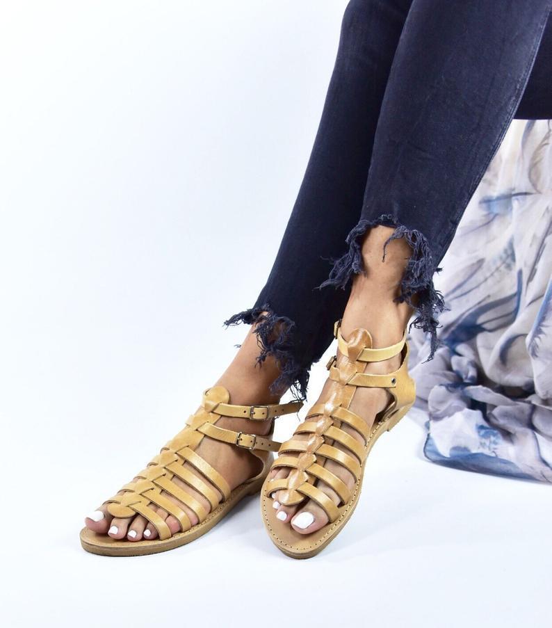 Nuove scarpe alla moda da donna con cuciture a nastro e pizzo in pelle PU