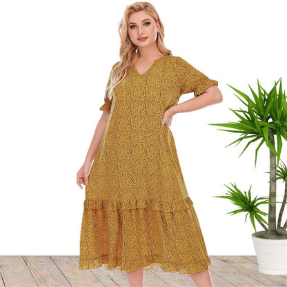 Locker sitzendes Kleid mit V-Ausschnitt, kurzen Ärmeln und Print