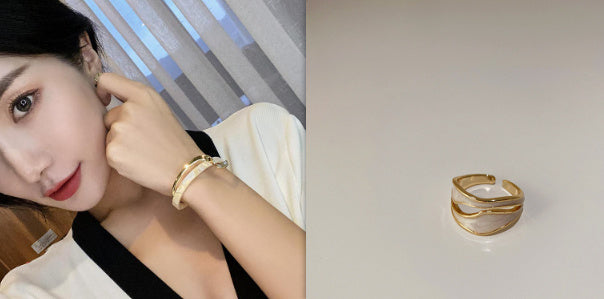 Braccialetto in metallo bianco con piastra a forma di conchiglia per donna, apertura regolabile a 2 strati