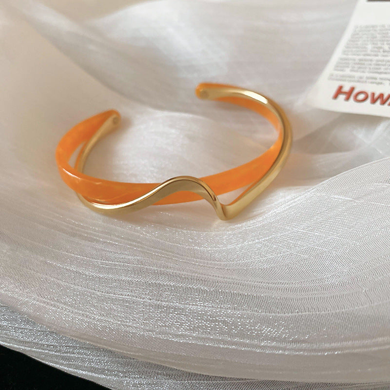 Braccialetto in metallo bianco con piastra a forma di conchiglia per donna, apertura regolabile a 2 strati