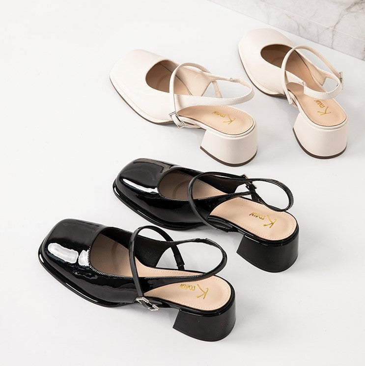 Sandali con punta quadrata, tacco alto e moda retrò