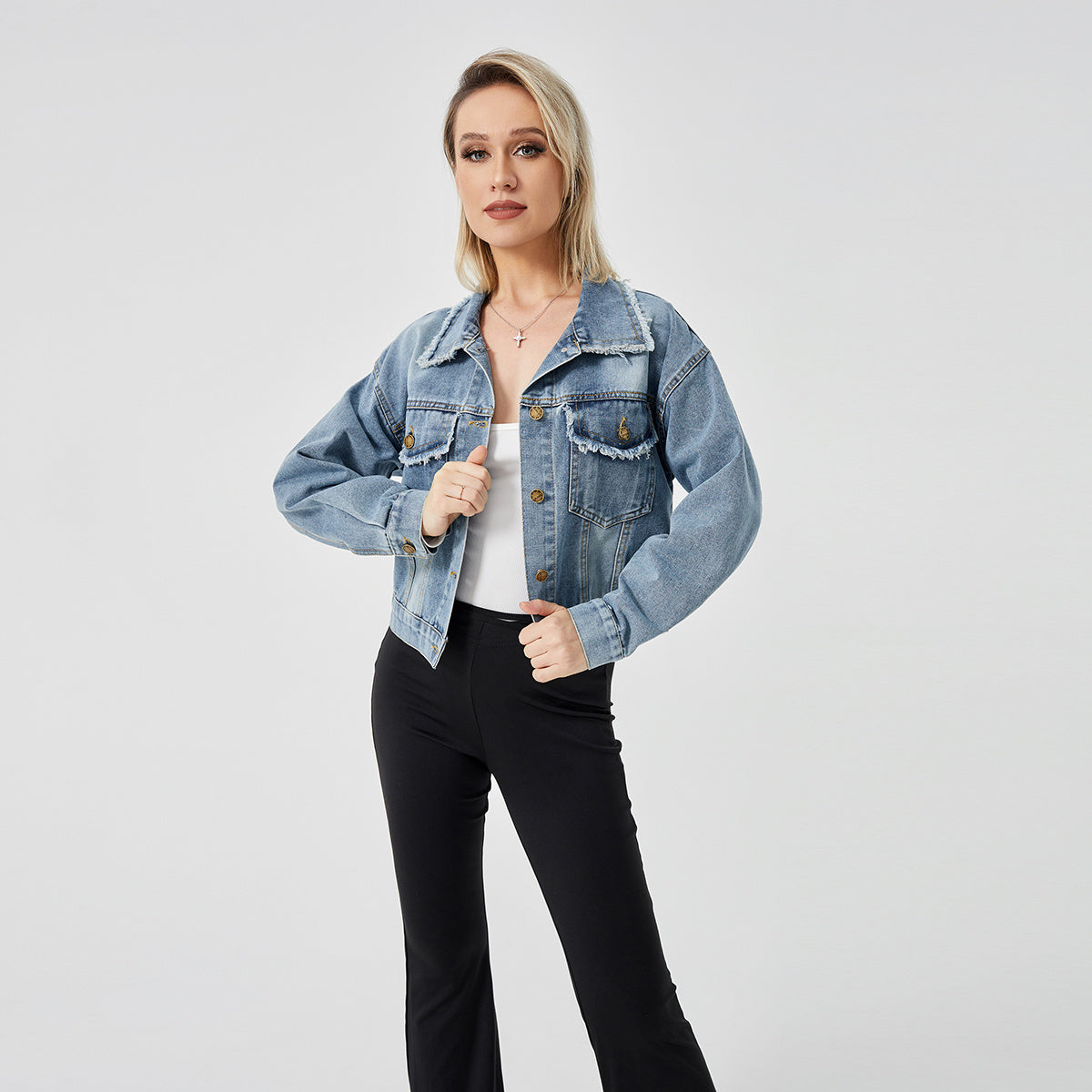 Giacca a maniche lunghe in denim da donna, modello alla moda