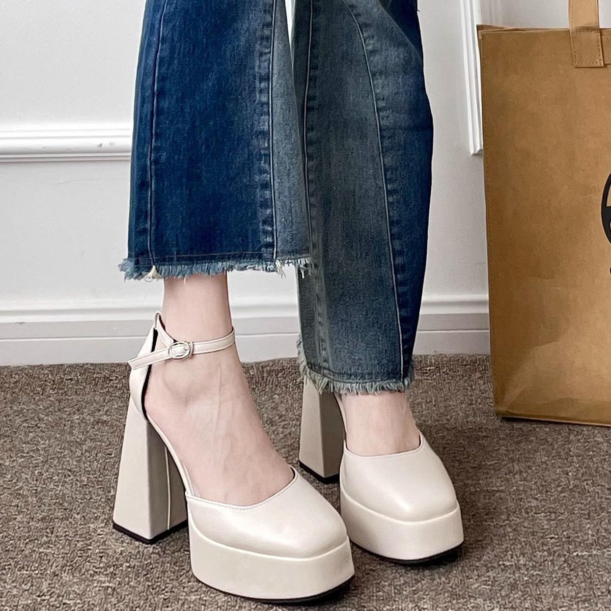 Scarpe Mary Jane bianche con tacco alto e plateau spesso da fata, 12 cm