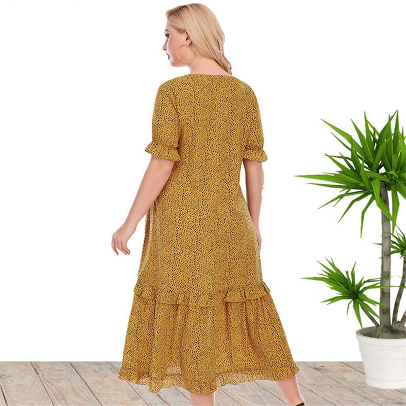 Locker sitzendes Kleid mit V-Ausschnitt, kurzen Ärmeln und Print