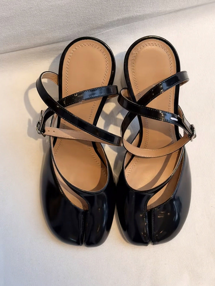 Scarpe con lacci incrociati e tacco spesso da donna con punta divisa di Niche