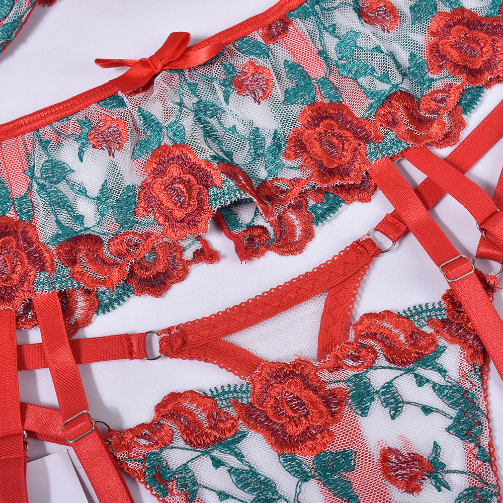 Completo da donna in tre pezzi con ricamo a forma di rosa