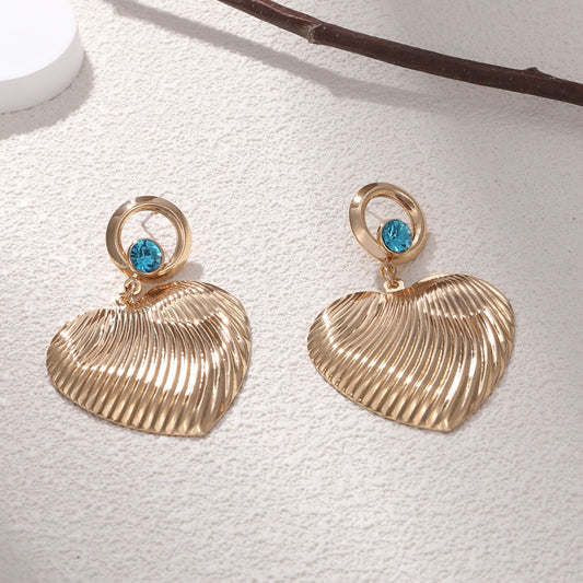 Orecchini da donna con zirconi intarsiati e diamanti a forma di cuore con nappa