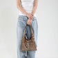 Borsa a tracolla con rivetti a pois da donna