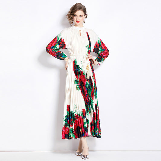 Abito da donna con cintura a nappe plissettate