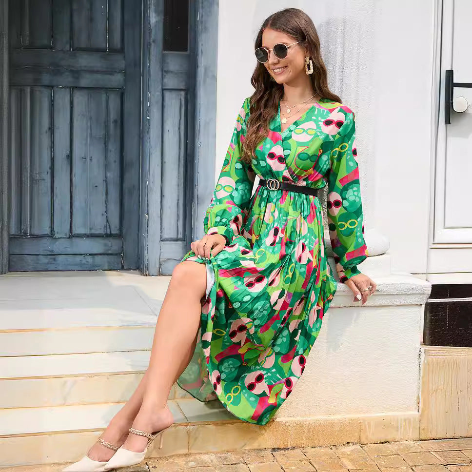 Bedrucktes Plissee-Kleid mit V-Ausschnitt und langen Ärmeln für Damen