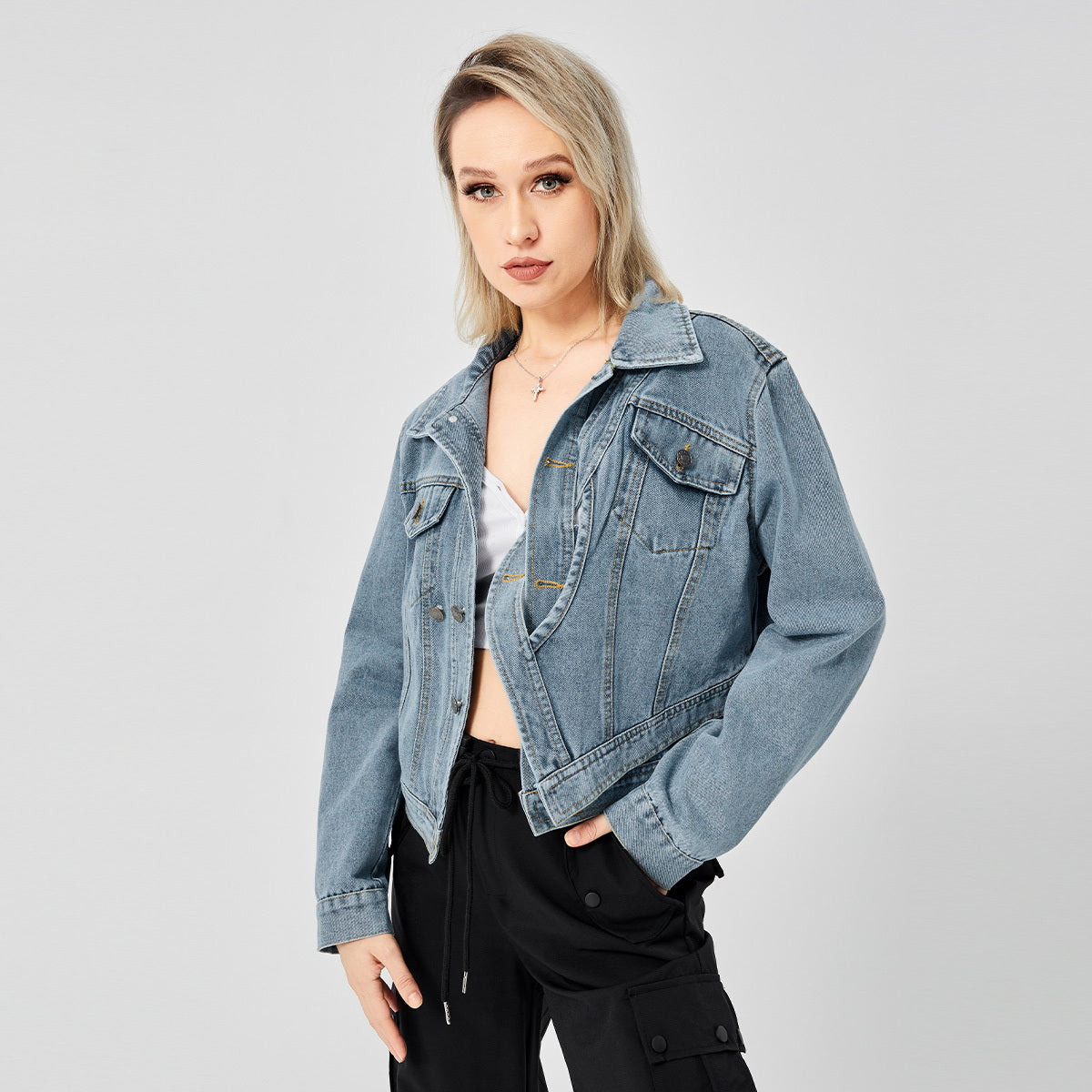 Giacca da donna in denim a maniche lunghe con design alla moda