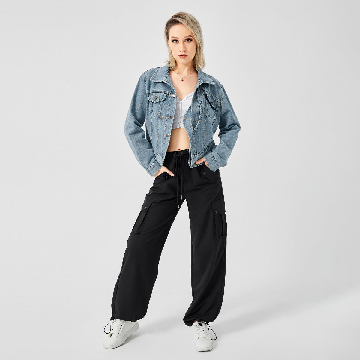 Giacca da donna in denim a maniche lunghe con design alla moda